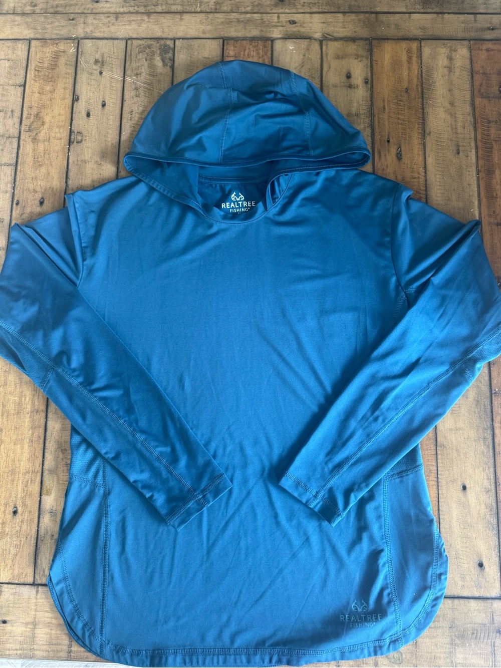Realtree Women’s Fishing Teal Performance Tee with Hood M